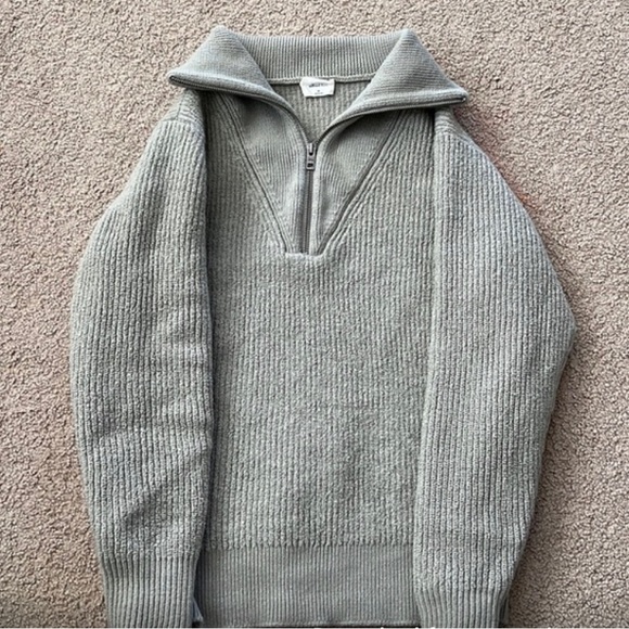 Aritzia Sweaters - Aritzia 100% Wool Sweater